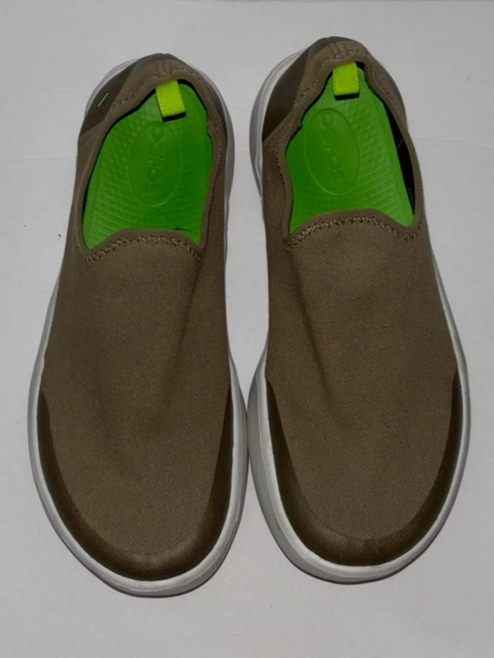 OOFOS OOmg eeZee Low Womens Size 8 Khaki Tan Walking Slip On Recovery Shoes